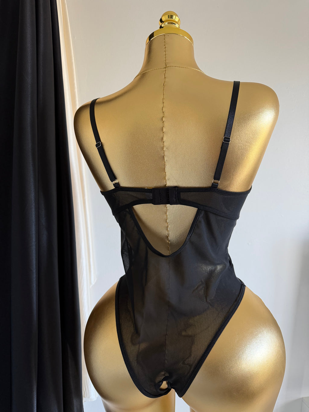 Ensemble "Nuit Impériale" – L’Élégance du Noir Absolu