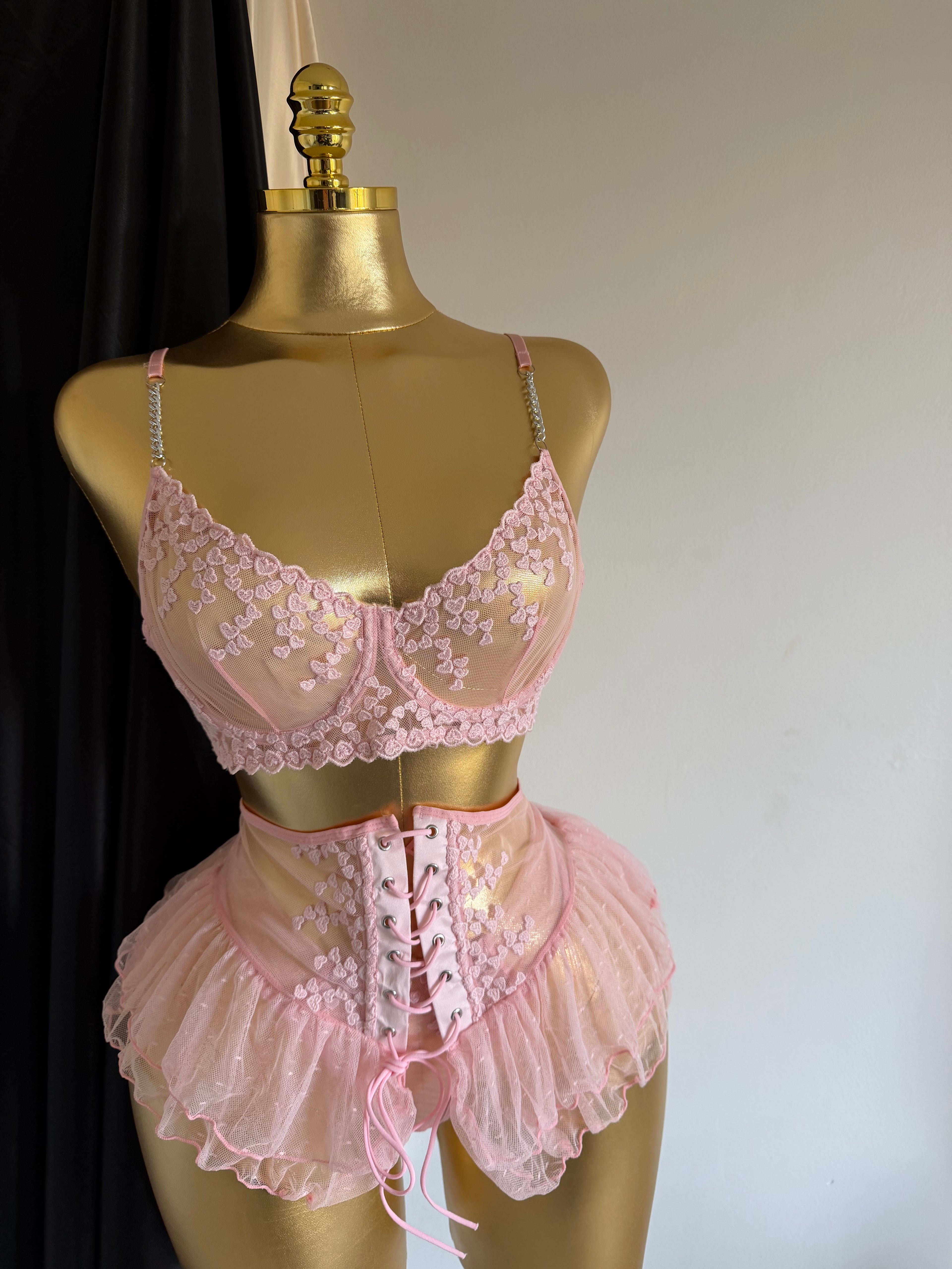 Ensemble Lingerie "Cœur de Rose" – Romantisme & Coquetterie