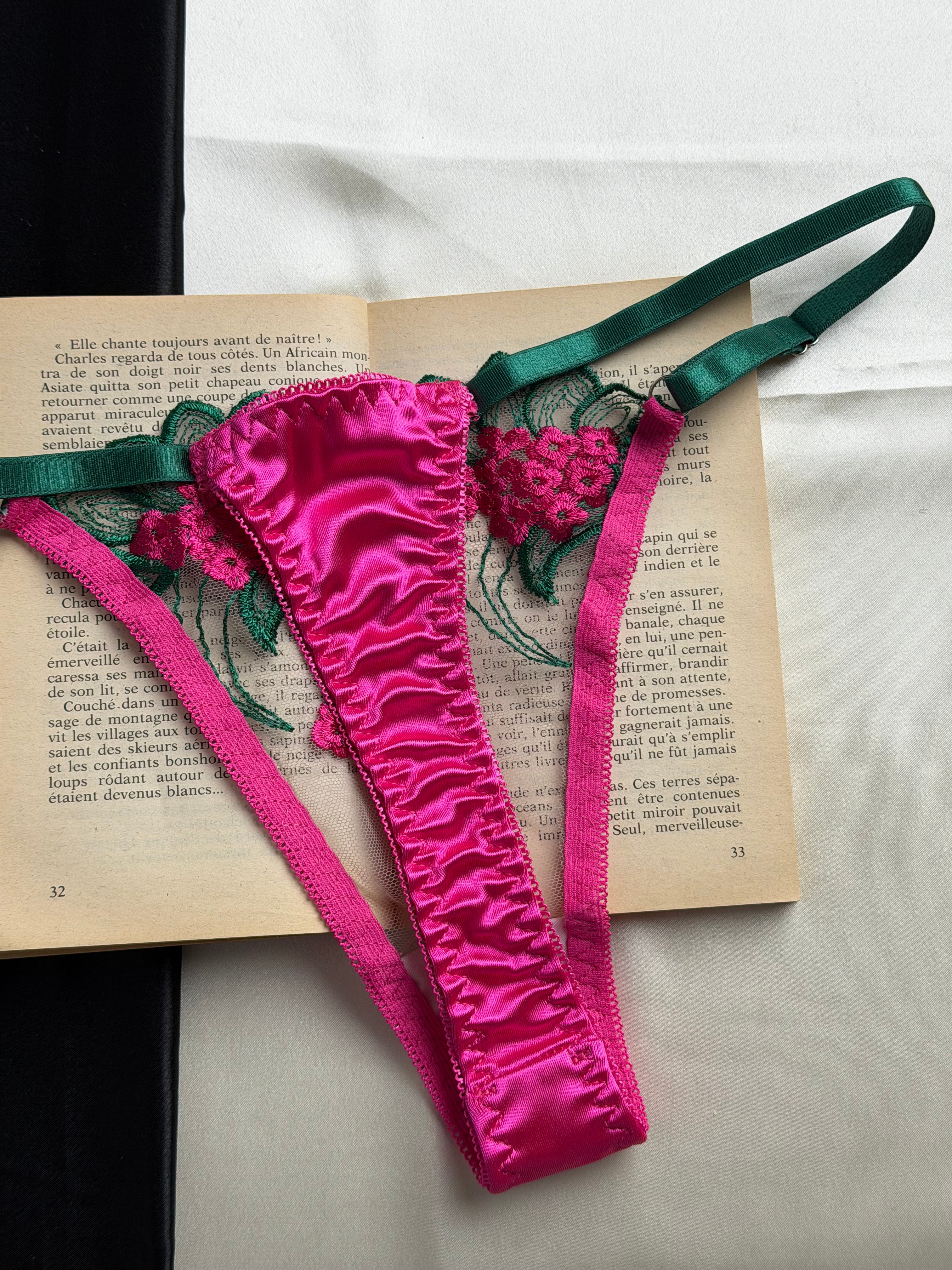 Ensemble de lingerie fine fleuri rose