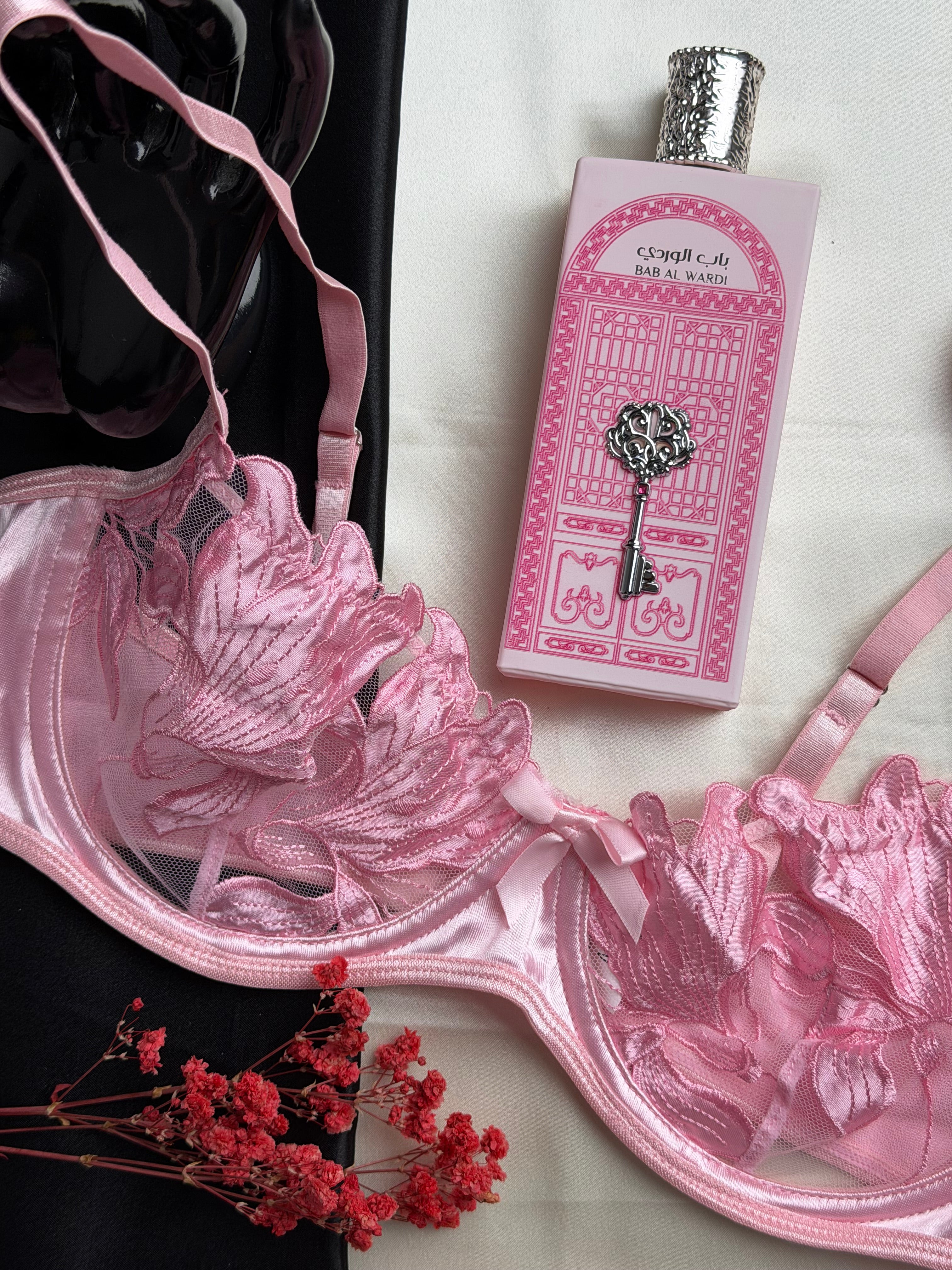 Ensemble de lingerie fine rose poudré