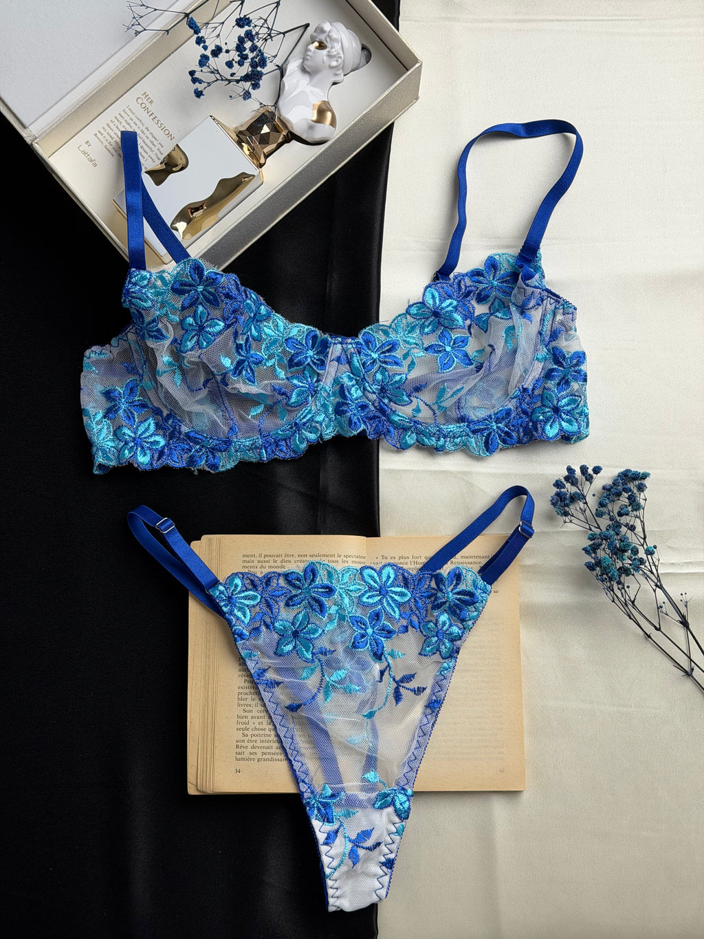 Ensemble de lingerie fine fleuri bleu