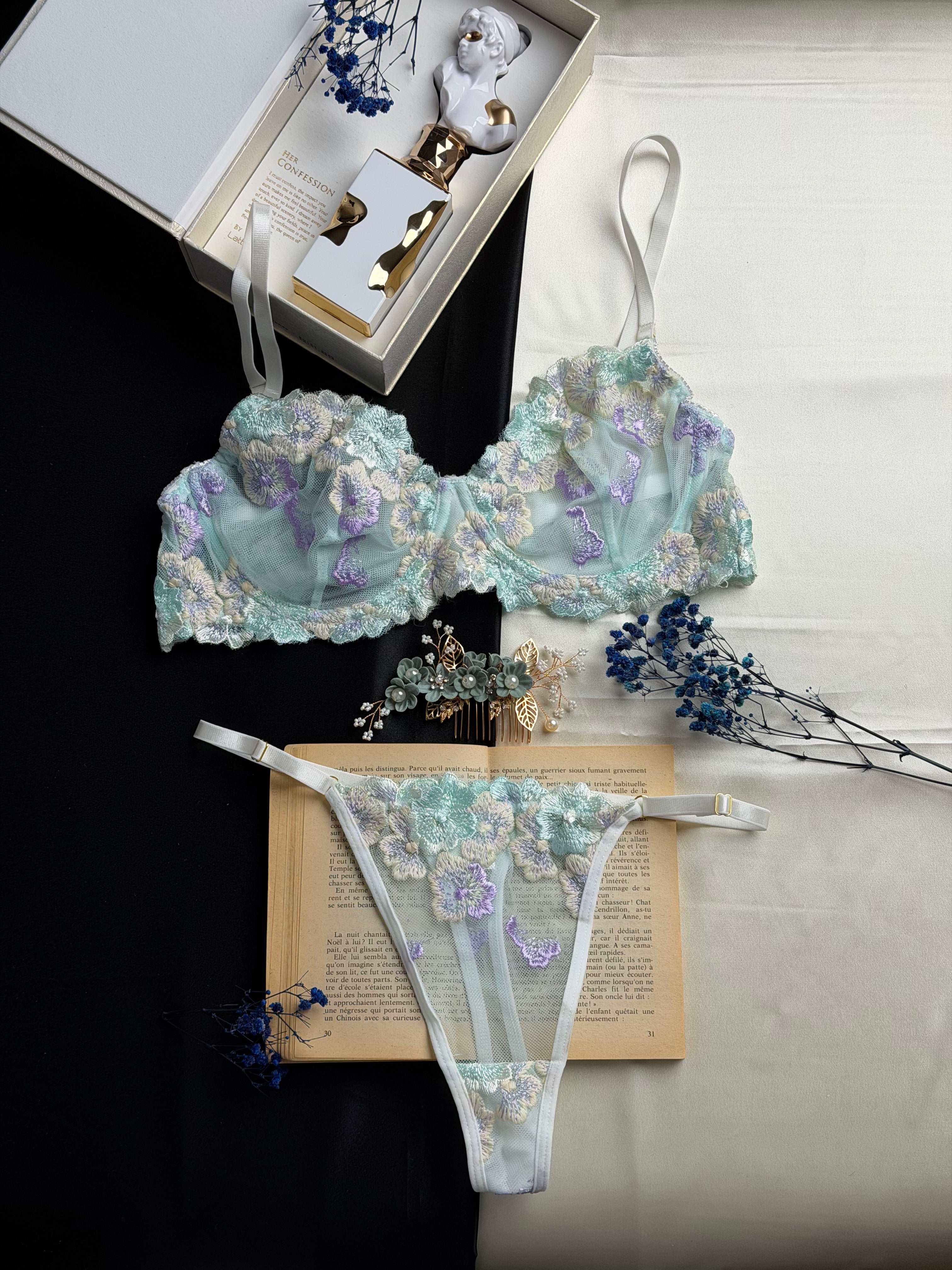 Ensemble de lingerie fine fleuri vert eau