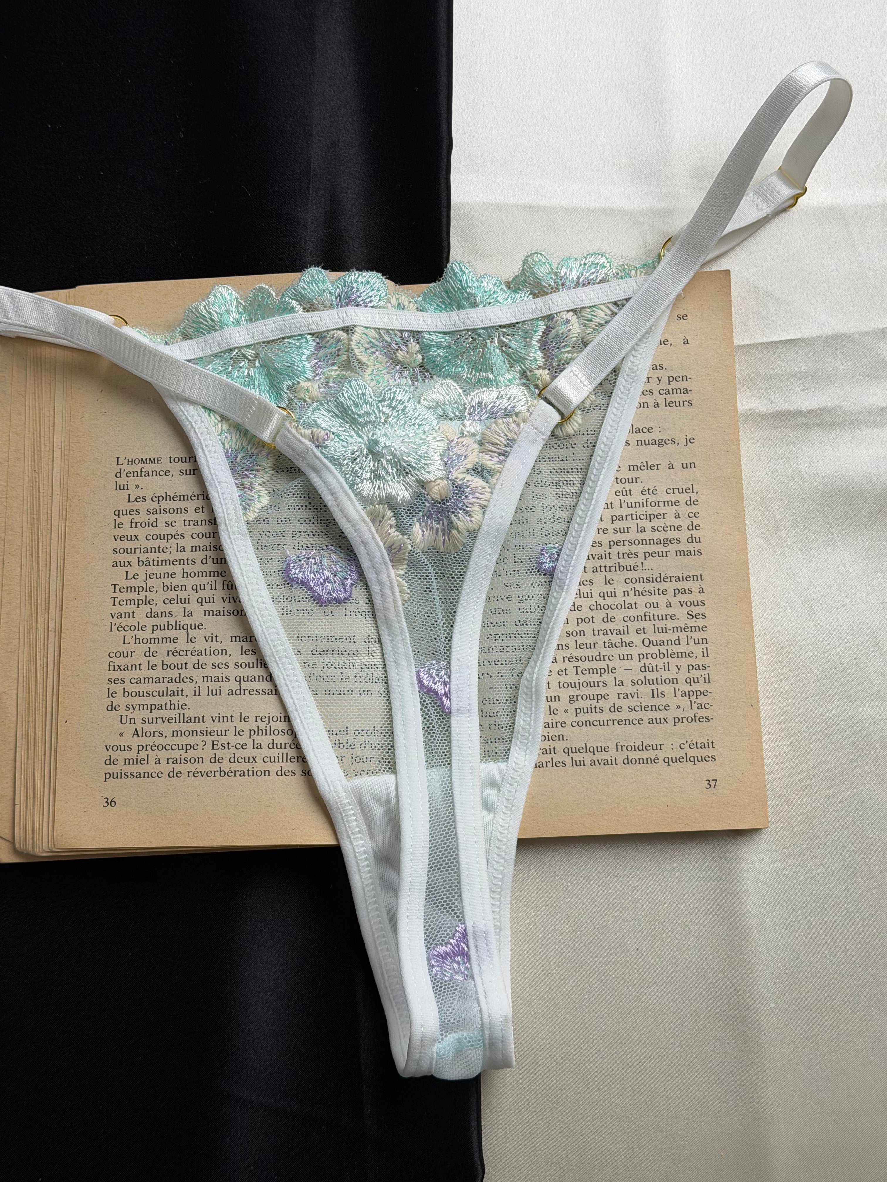 Ensemble de lingerie fine fleuri vert eau